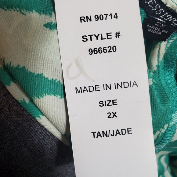 Adressing Woman Top Size 2X.Pit to pit approx: 26.5 inches Right shoulder to - Picture 7 of 8